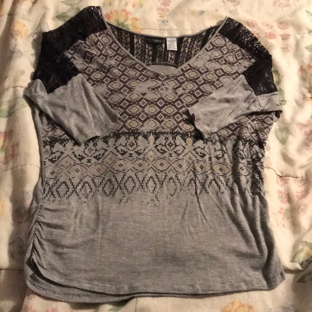 Daytrip tribal print lace tee